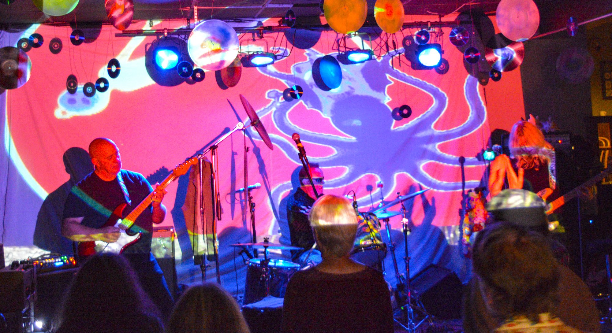 20180914 THE MERMEN, Lightshow by VJ Pussycat, Cooper’s Ale Works, Nevada City, CA / photo by emi